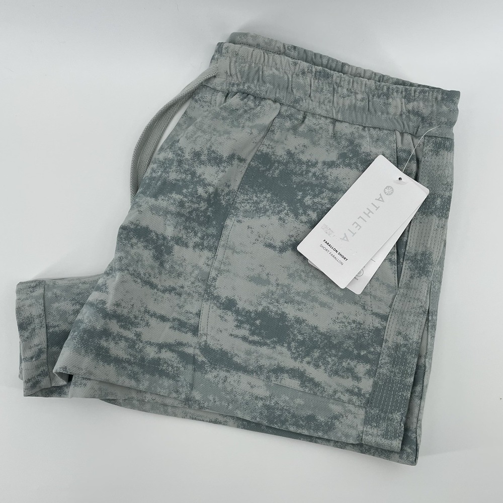 Athleta Farallon 4" Short Relaxed Women's Size XL Fog Camo Coast Green NEW